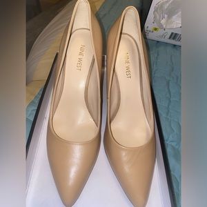 nine west tan heels